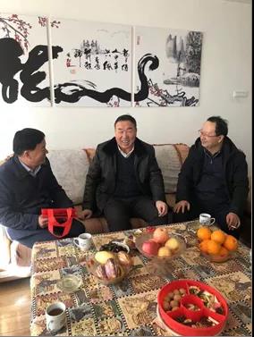 敦煌種業(yè)領(lǐng)導(dǎo)看望慰問公司老干部、老黨員及困難黨員職工