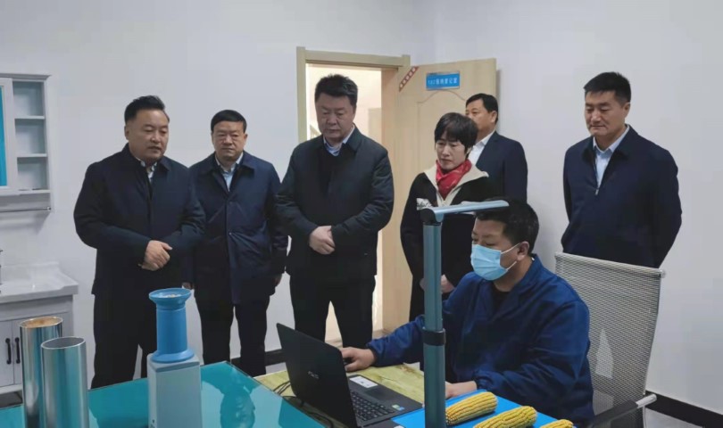 酒泉市政府黨組成員、副市長哈里別克來敦煌種業(yè)調(diào)研指導工作